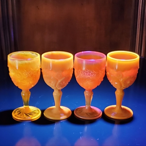 (4) Vntg "Buzz Saw" Glowing Orange Selenium Goblets by both Degenhart & Boyd - Picture 14 of 16